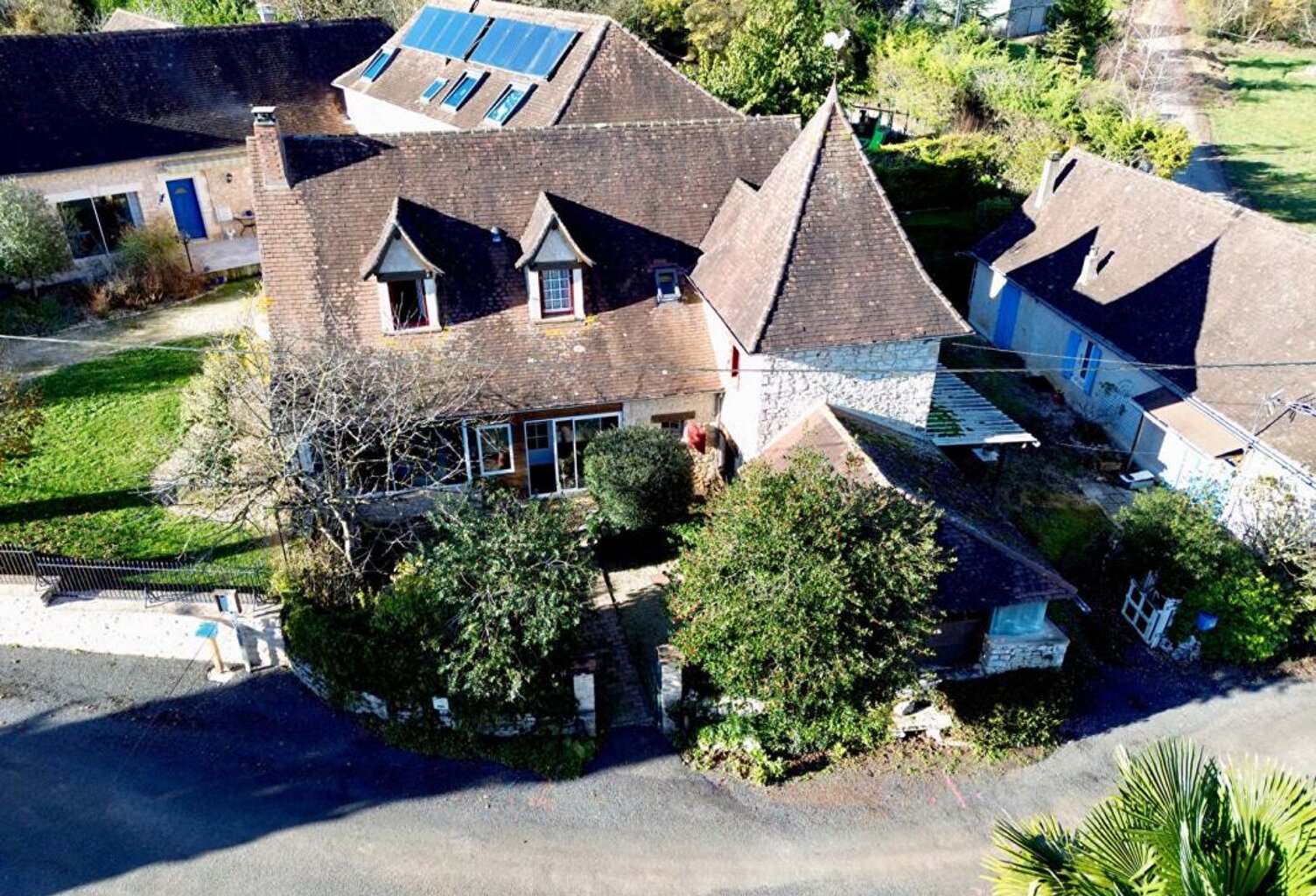 Maison de caractère à Coulaures de 105 m² — photo 1