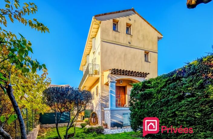 HAUT DE VILLA EN DUPLEX AVEC JARDIN, GARAGE ET PARKINGS — photo 2