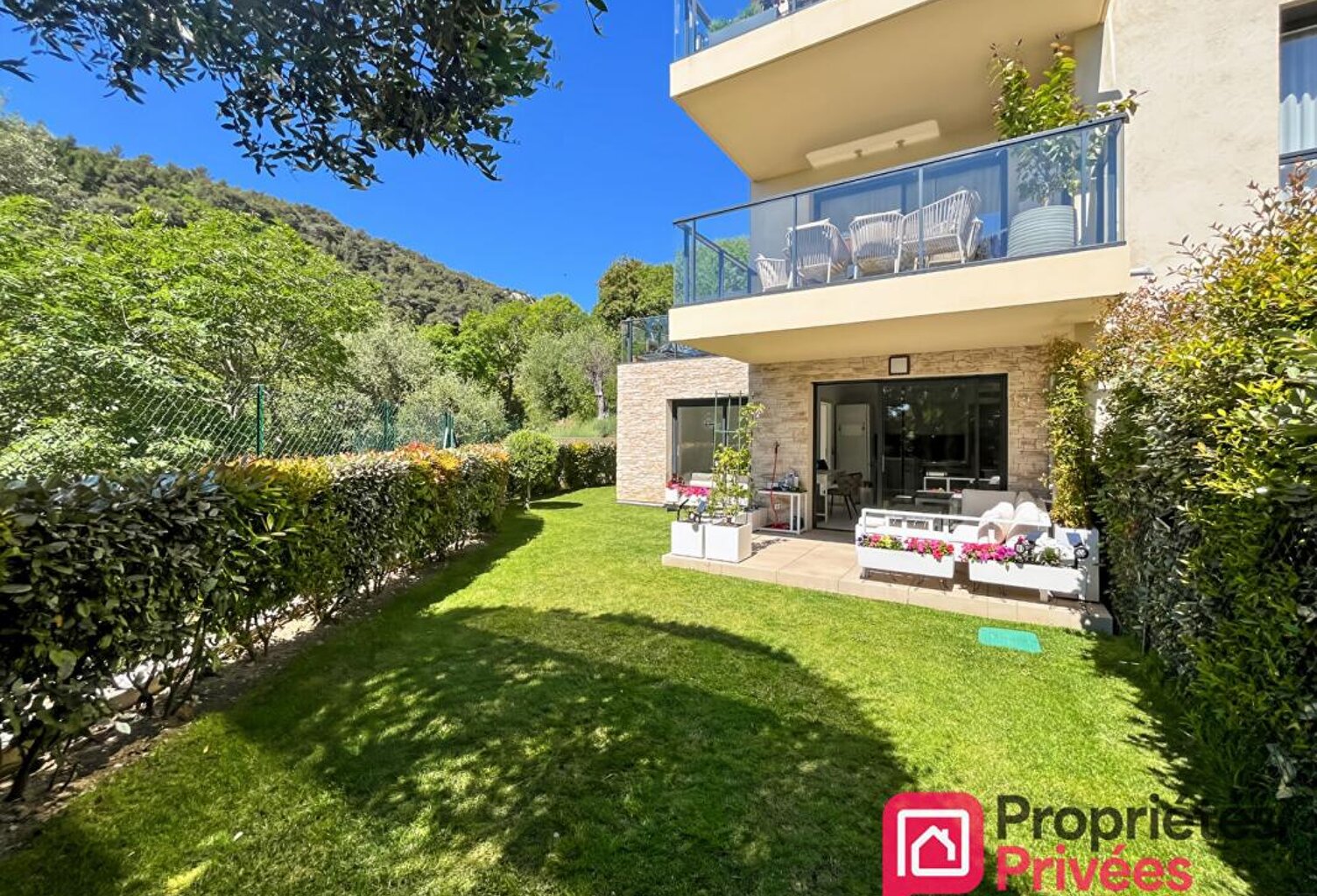 ÈZE VILLAGE : T4 avec jardin privatif, aperçu mer et garage — photo 1