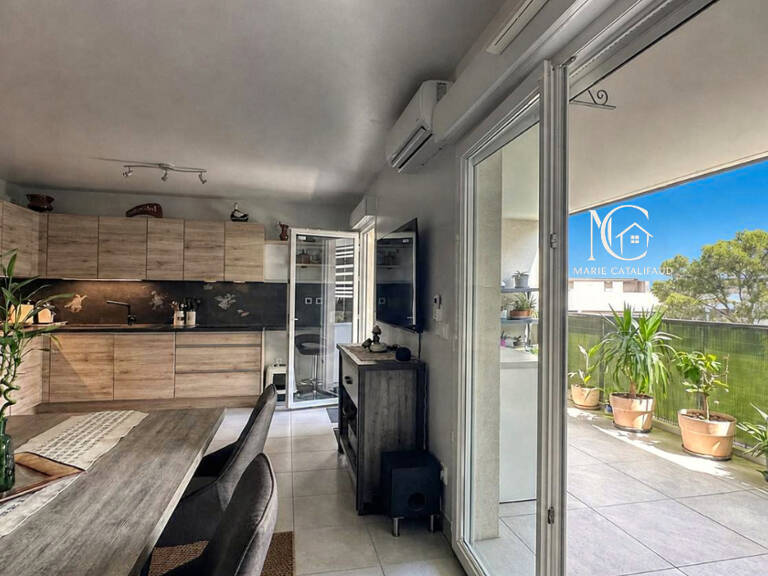 À VENDRE - Beau 2 pièces de 53 m² avec grande terrasse, PISCINE et parking — photo 1