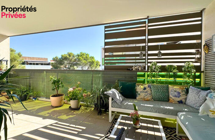 À VENDRE - Beau 2 pièces de 53 m² avec grande terrasse, PISCINE et parking — photo 2