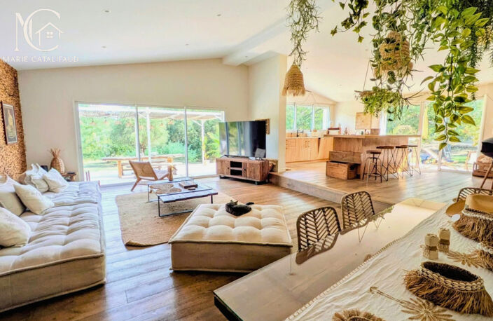 Au pied du Rocher - Bergerie rénovée de 160 m² au coeur de 1,4 hectare de nature — photo 5