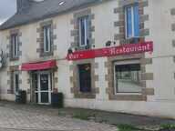 Plougonver, Bien à usage mixte Bar/Restaurant/Appartement T4 + terrain constructible avec hangar et dépendances — photo 2