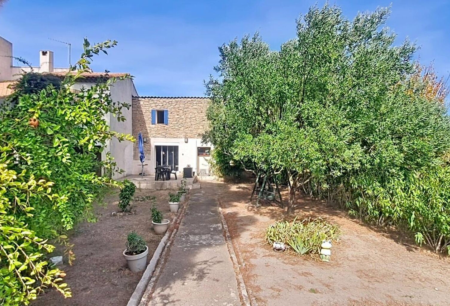 Doubles habitation de 105m² et 100m² + gîte 44m² et garage 97m² sur 545m² de terrain — photo 1