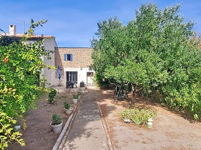 Doubles habitation de 105m² et 100m² + gîte 44m² et garage 97m² sur 545m² de terrain — photo du bien