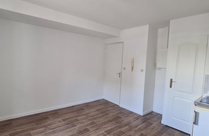 Appartement Nantes 1 P . 16.11 M² . Salle d'eau avec toilettes — photo 4