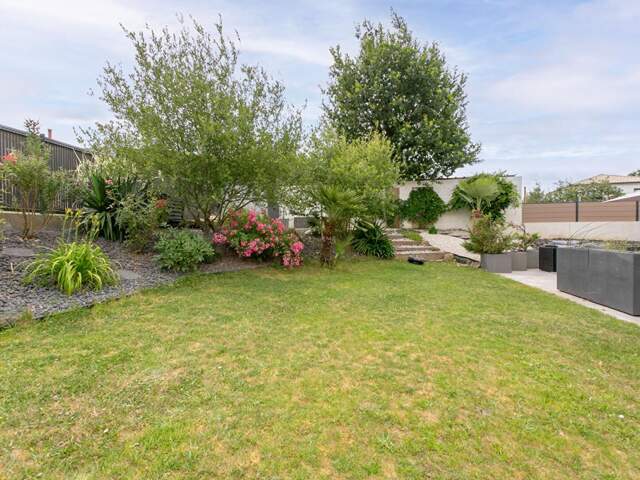 Maison Mouzillon 6 P . 4 Chs . Bureau . 138.77 M² . T 681 M² . Garage . Terrasse . Balcon — photo du bien