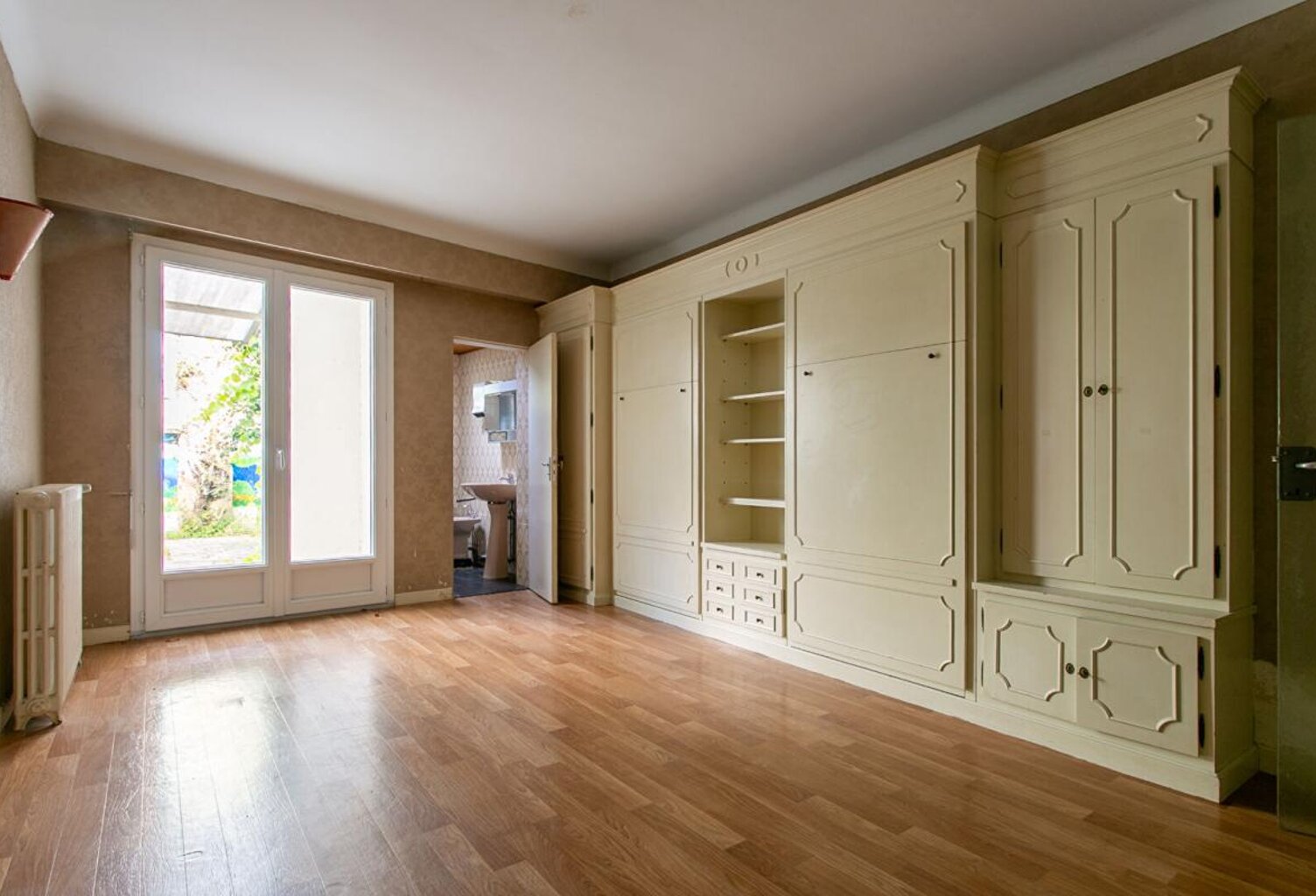 Maison La Chapelle Heulin Centre 9 P . 5 Chs . 216 M² . T 565 M² . Dépendances . Caves — photo 1