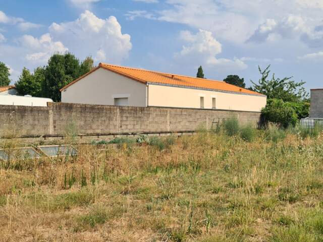 Terrain constructible La Chapelle Heulin 621 M² avec abri de jardin (17 M²) et préau (14 M²) — photo du bien