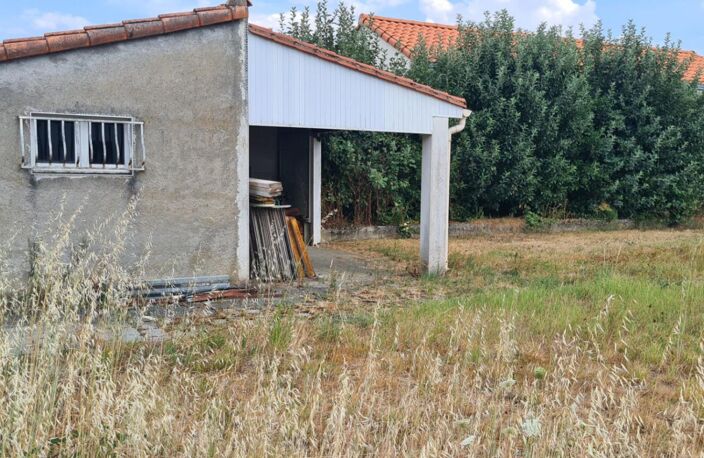 Terrain constructible La Chapelle Heulin 621 M² avec abri de jardin (17 M²) et préau (14 M²) — photo 5