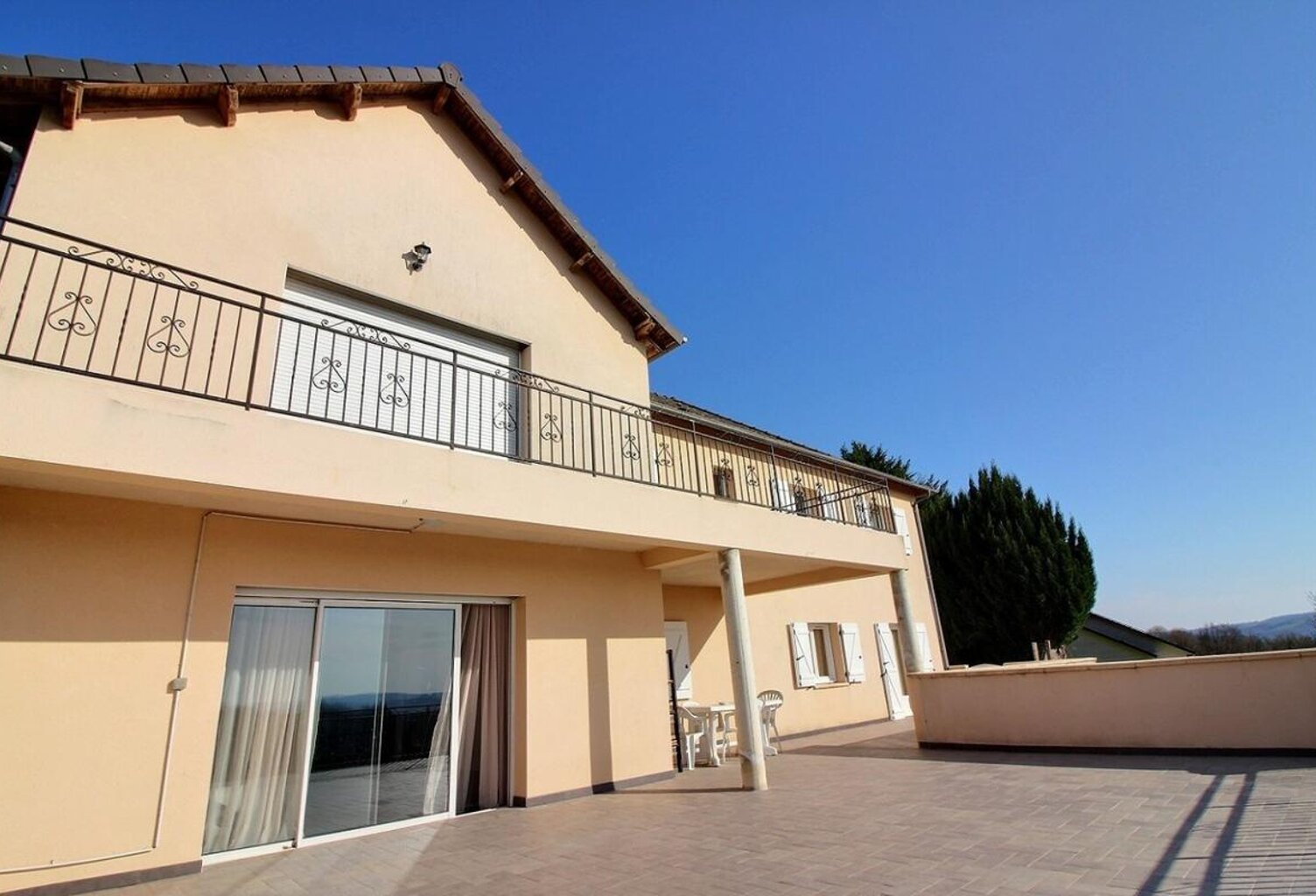 BRIVE - Malemort ? 2 maisons en 1 ? 290 m² ? 7 chambres ? DPE B - Terrain 2000m² — photo 1