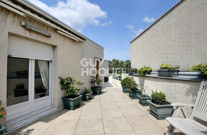 Sans Souci / Monplaisir, dernier étage, T4 / T5 de 114 m²  avec terrasse plein ciel de 35 m² et 2 garages, Lyon, 3ème (69003) — photo 3