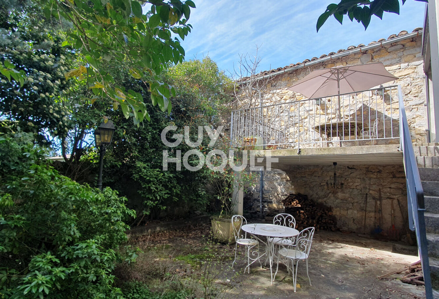 Maison d'exception avec garages, cave, local indépendant et parc arboré — photo 1