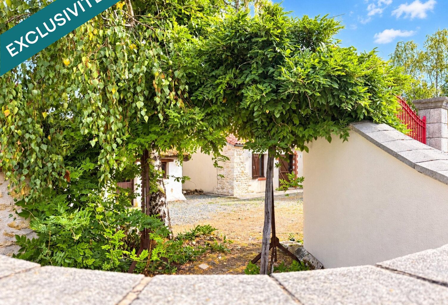 PROPRIETE D EXEPTION AVEC MOULIN A EAU, MAISON, BOURRINE ET GRANGE AVEC 6 HECTARES — photo 1
