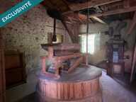 PROPRIETE D EXEPTION AVEC MOULIN A EAU, MAISON, BOURRINE ET GRANGE AVEC 6 HECTARES — photo 4