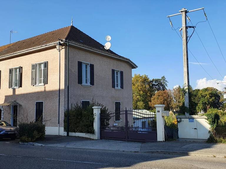 Maison bourgeoise  avec atelier centre de Corbelin — photo 1