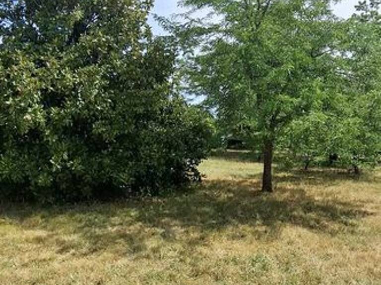À vendre terrain de 800m2 constructible viabilisé 98000euros — photo 1