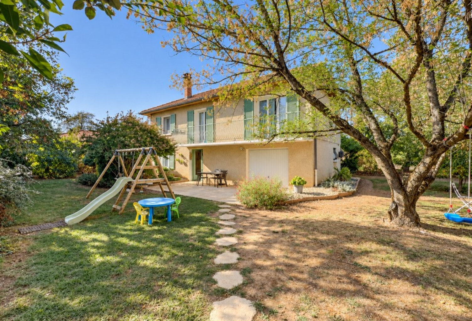 01150 BLYES   Maison 4 chambres, sous-sol complet et jardin — photo 1