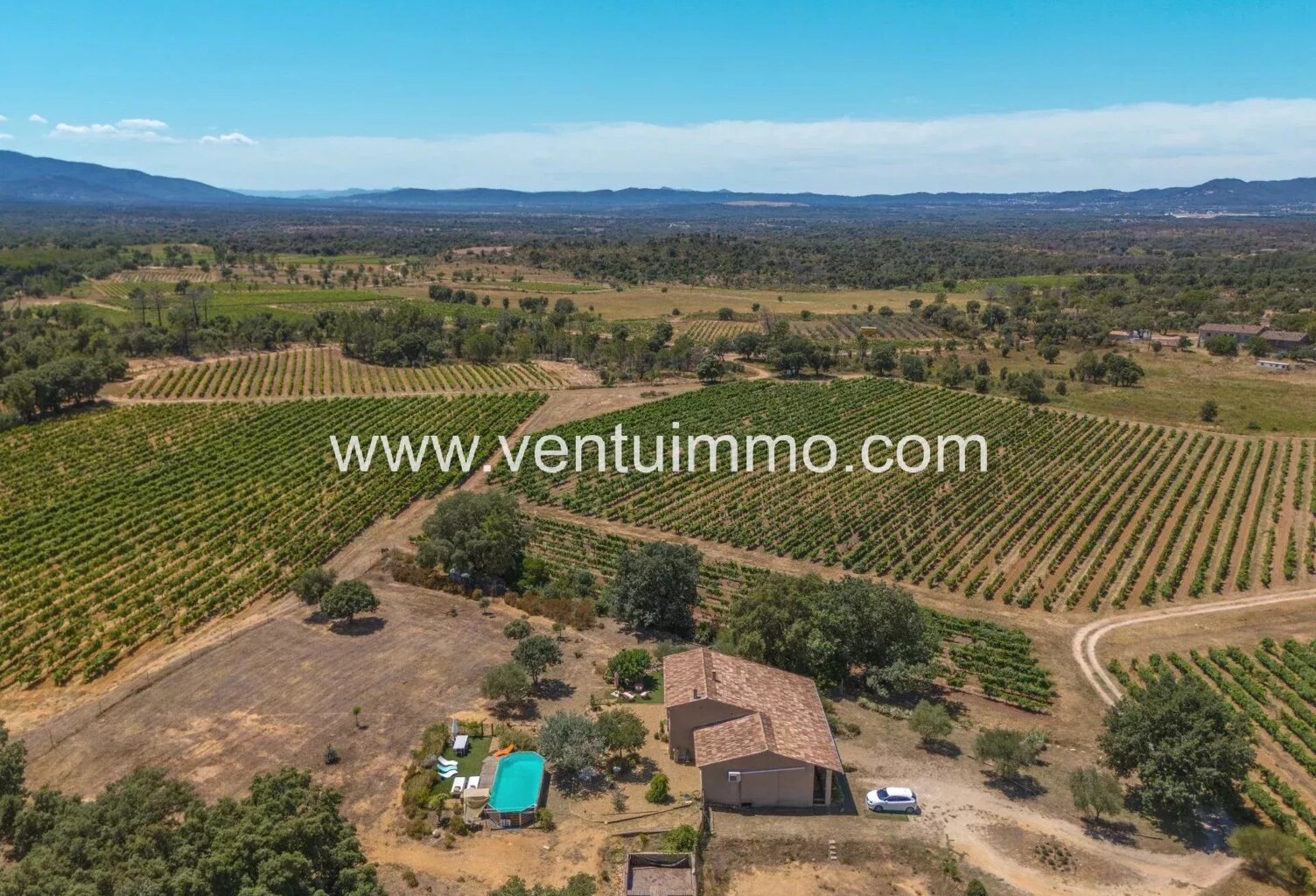 LA GARDE-FREINET : propriété viticole avec maison — photo 1
