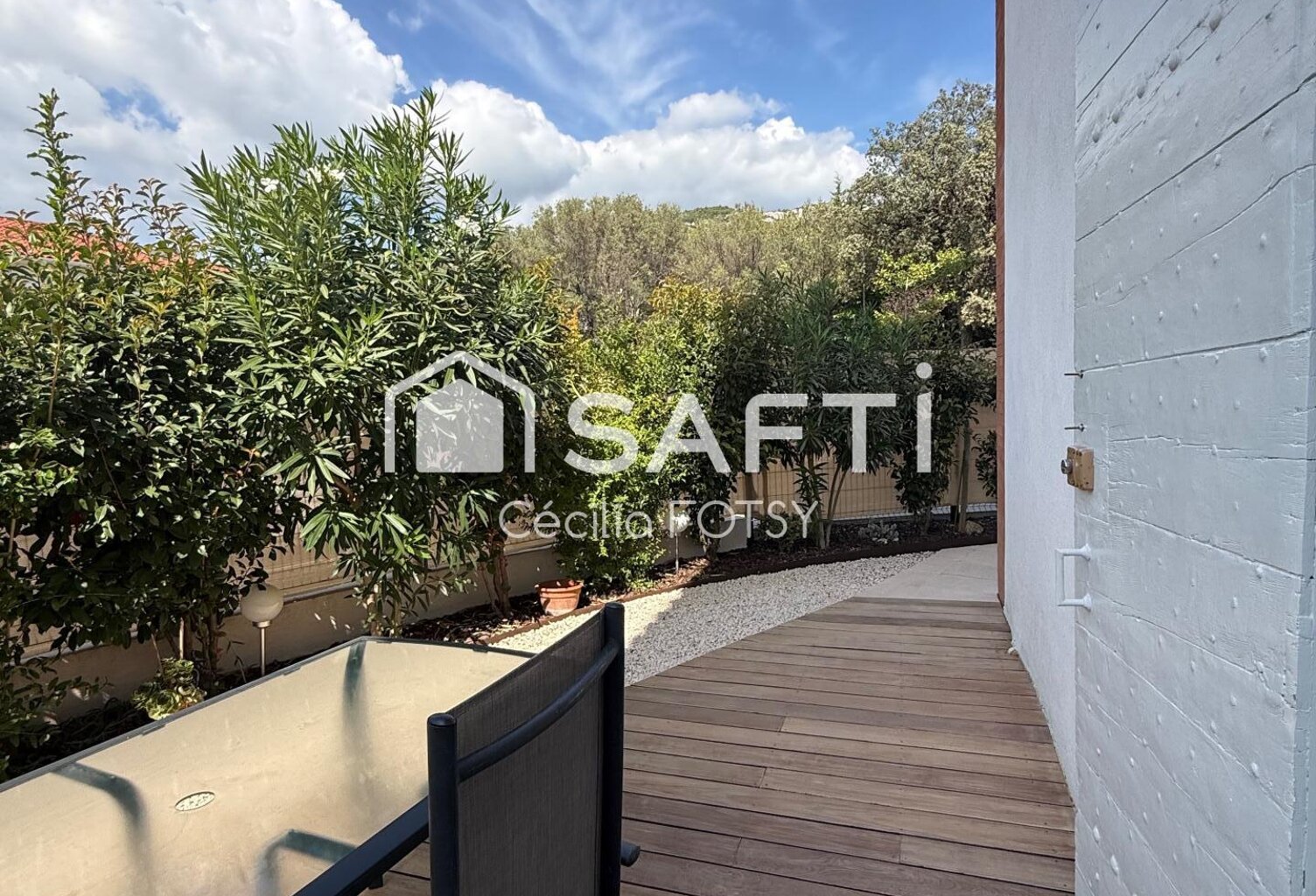Joli t2 dans un petit immeuble plein de charme, jardin et stationnement — photo 1