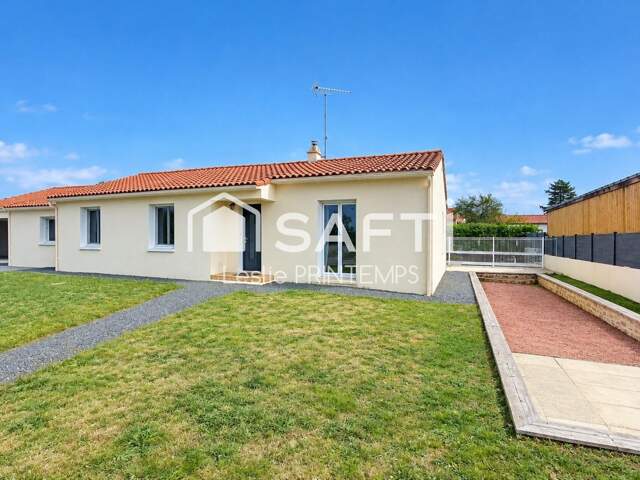Plain-pied 4 chambres avec double garage et terrain clos — photo du bien