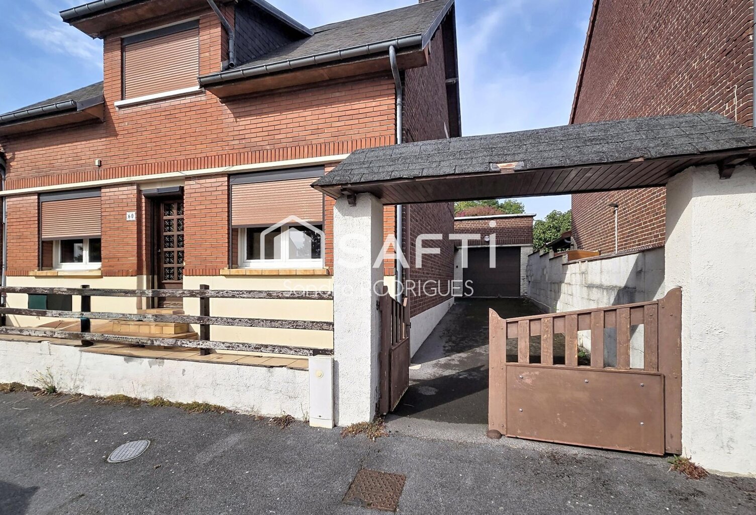 maison semi mitoyenne 5 pièces  avec  véranda,  jardin et garage, proche de toutes commodités et d'une gare. — photo 1