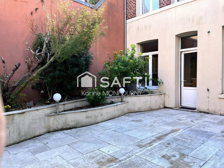 Grande maison en coeur de ville avec garage et patio — photo 1
