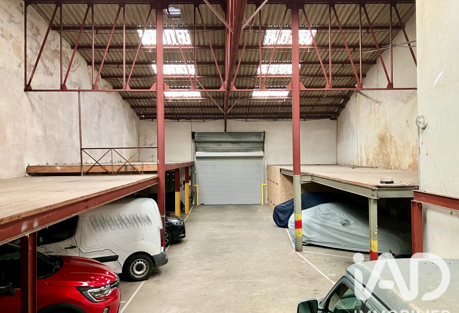 Vente Garage 250 m&sup2; — photo 1