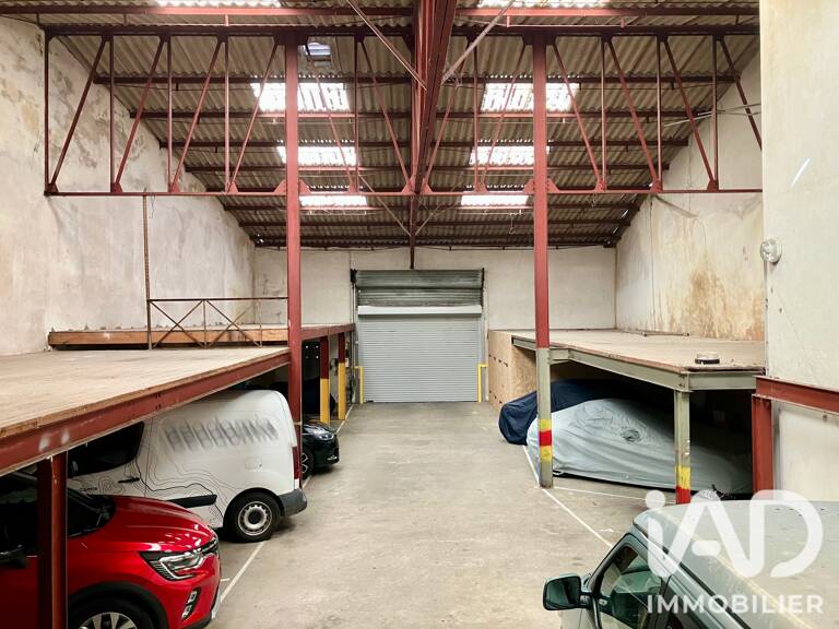 Vente Garage 250 m&sup2; — photo 1