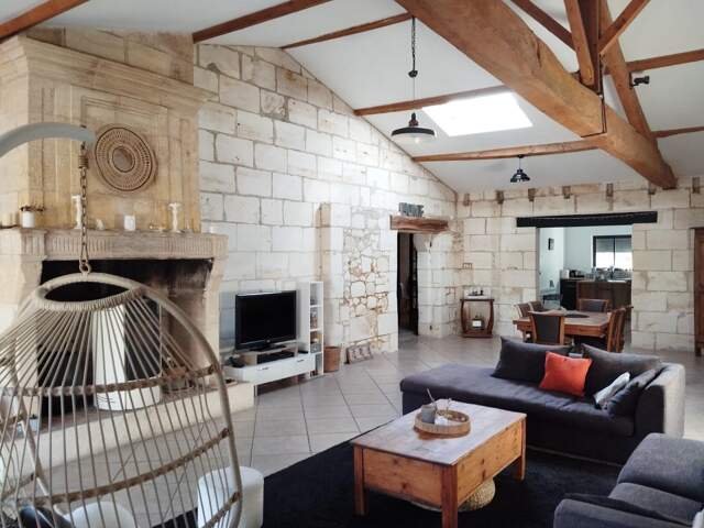Maison 6 pièces de 203m2 sur 1200m2 de terrain piscinable. — photo du bien