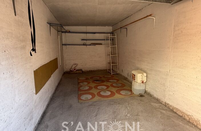 Garage — photo 2
