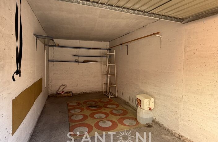 Garage — photo 3
