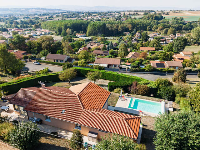 Maison 3 chambres + bureau, piscine et vue panoramique au calme absolu — photo du bien
