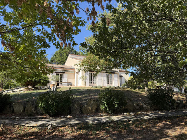 À Grézillac, maison de 145 m2 élevée sur sous-sol, implantée — photo du bien