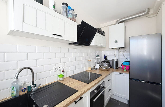 CLOS BANET T2 DERNIER ETAGE + GARAGE BALCON CAVE — photo 3