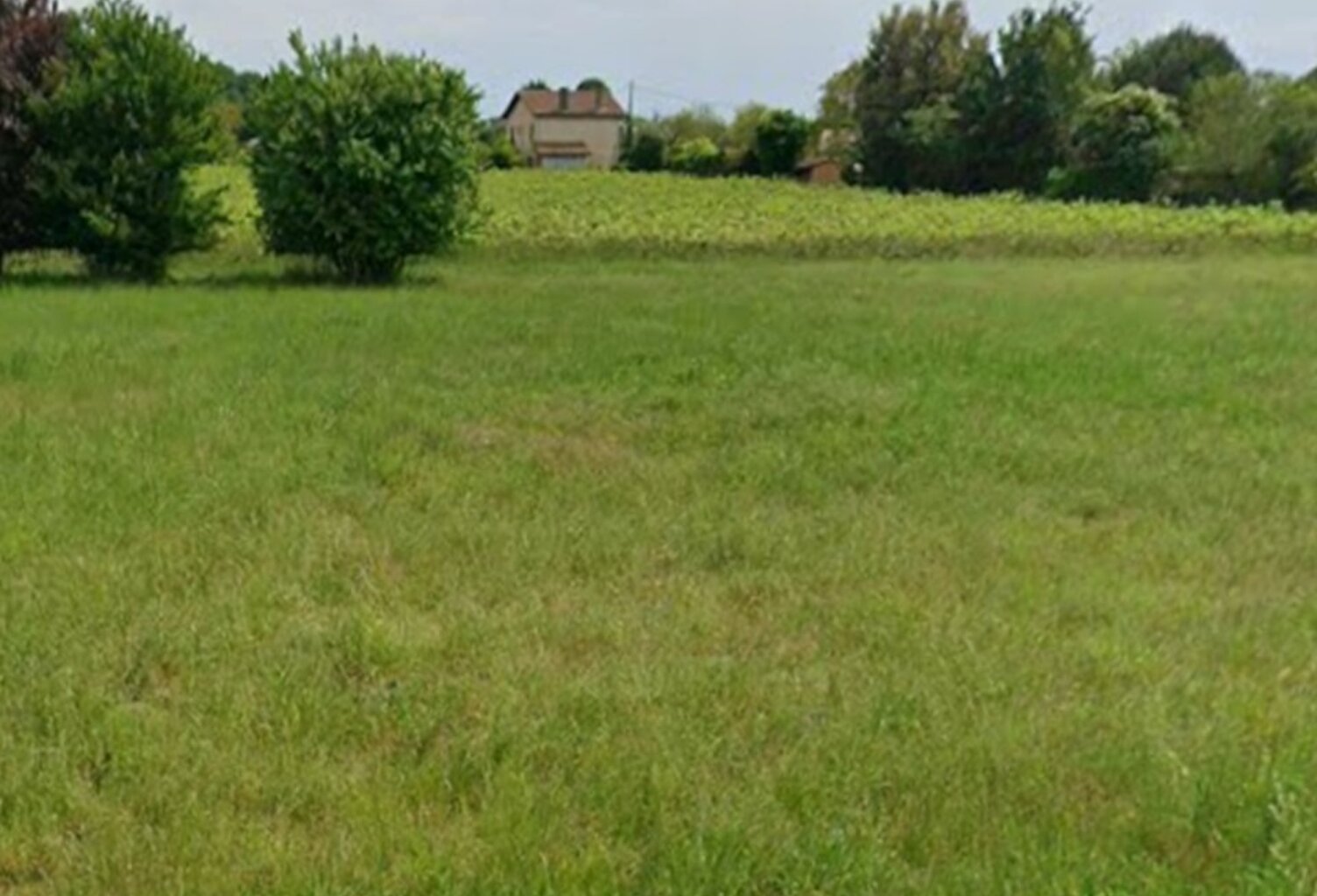 Terrain à bâtir à Prignac-et-Marcamps (33710) — photo 1