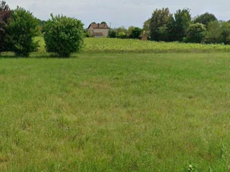 Terrain à bâtir à Prignac-et-Marcamps (33710) — photo 1