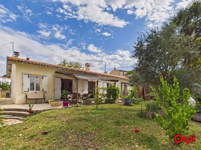 MAISON FAMILIALE AVEC JARDIN ET DOUBLE GARAGE, COMMERCES À PIED — photo du bien