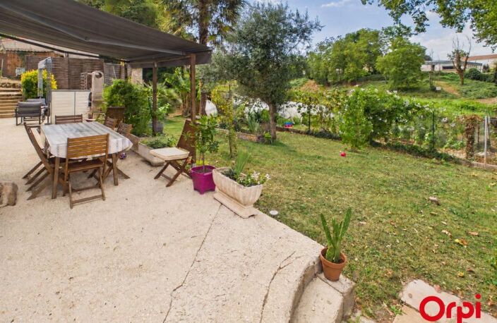 MAISON FAMILIALE AVEC JARDIN ET DOUBLE GARAGE, COMMERCES À PIED — photo 3