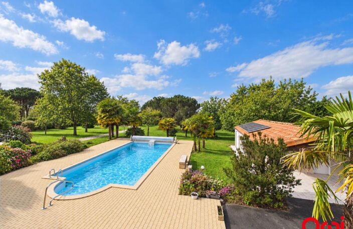 Maison d’architecte de 312 m², parc arboré et piscine chauffée — photo 3