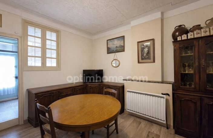 Maison de ville d'environ 100m², 6 pièces dont deux chambres, cour avec accès véhicule à LIGUEIL (37) — photo 3