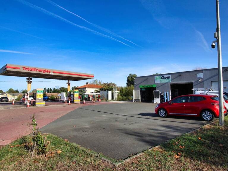 TRESSES – STATION-SERVICE ET GARAGE AUTOMOBILE – EMPLACEMENT N°1 – MURS ET FONDS — photo 1