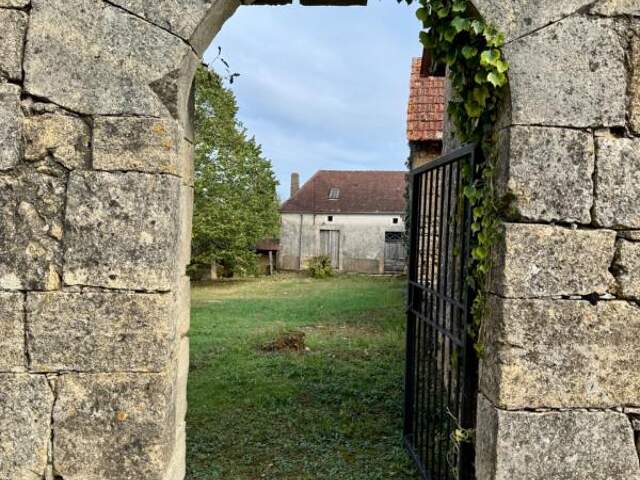 Corps de ferme du XVIIIe siècle, cour intérieure et nombreuses dépendances — photo du bien