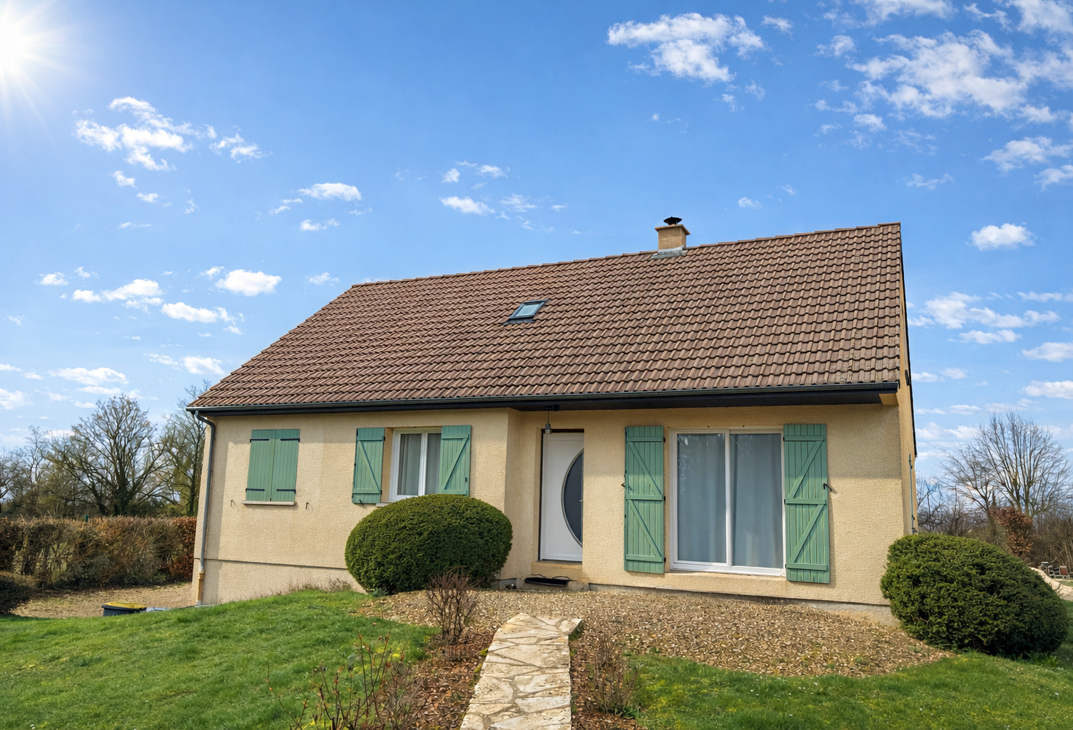 LAIGNES ( 21)  Pavillon contemporain de 1984 (130m2) avec so — photo 1