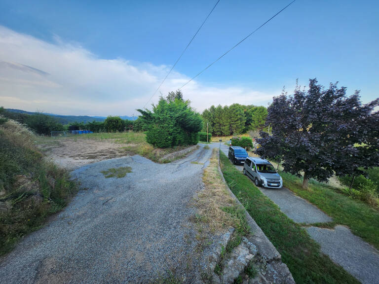 Maison dominante à 500m - vue panoramique sur la montagne - — photo 1