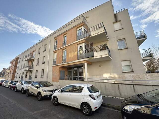 Appartement À Vendre — photo du bien