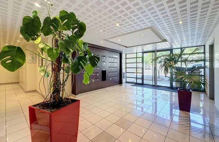 APPARTEMENT – VILLEFRANCHE-SUR-SAÔNE – 94 M² – 3 CHAMBRES – GARAGE & CAVE — photo 2