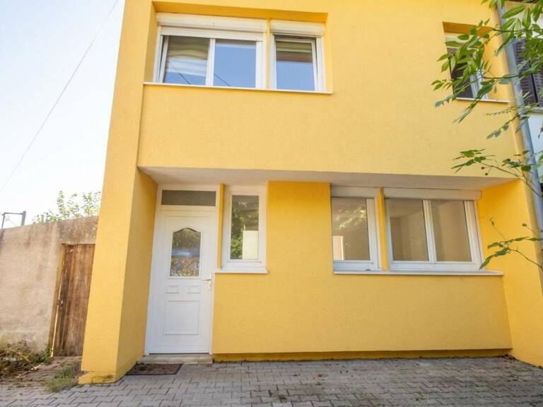 Maison À Vendre avec jardin — photo 1