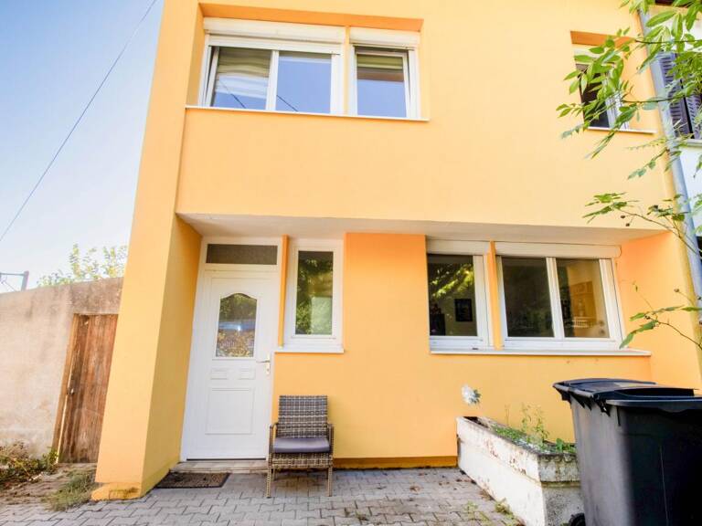 Maison À Vendre avec jardin — photo 1