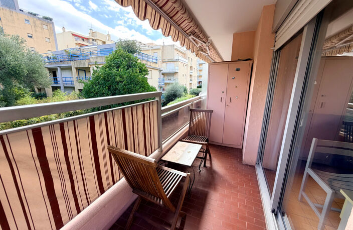 ROQUEBRUNE-CAP-MARTIN   Plage.<br>STUDIO AVEC GRANDE TERRASS — photo 3